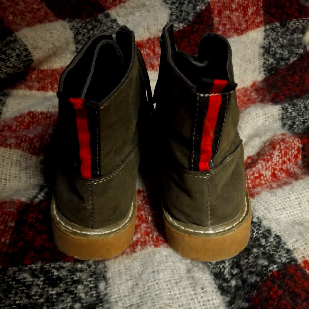 Lace Up GYI Boots - Picture 6 of 9